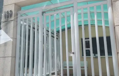 Alugo apto de 2 qtos semi mobiliado com suíte, varanda gourmet e vaga - centro - itaboraí/rj