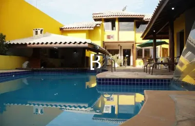 Casa com 3 quartos à venda na avenida doutor humberto de queiroz matoso, 10, novo horizonte, macaé, 300 m2 por r$ 1.300.000