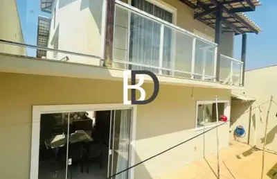 Casa com 3 quartos para alugar na rua avenida ricardo muylaert salgado, 10, vale dos cristais, macaé, 180 m2 por r$ 6.000