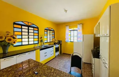 Oportunidade única: casa charmosa com 2 quartos e lote amplo no várzea do solar ii