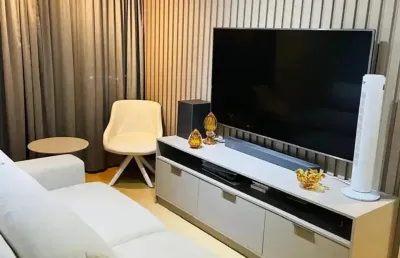 Cnn - apartamento em casa amarela com, 2 quartos, 1 vaga coberta, andar alto nascente, todo mobiliado