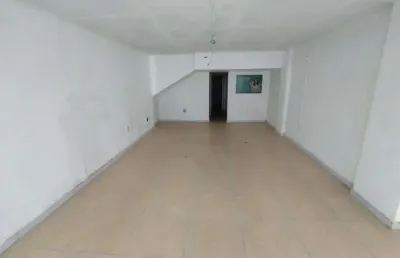 Alugo loja 50m²- 2 banherio - cozinha - sem luvas - centro de duque de caxias