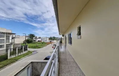 Casa de esquina com sala comercial de 122m2 em balneário piçarras/sc