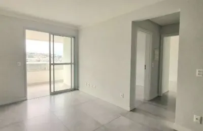 Apartamento com 2 quartos sendo 1 suíte no kobrasol