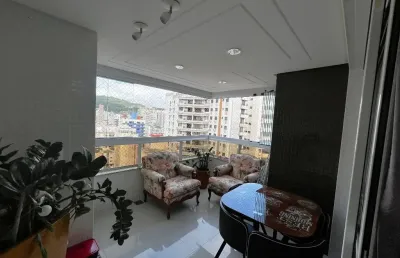 Amplo apto com 3 suítes a dois passos do top market e da beira mar norte.