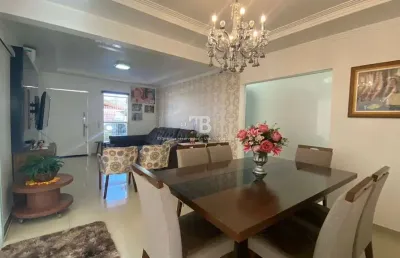 Casa espaçosa no são cristóvão com 3 quartos, piscina e 4 vagas de garagem