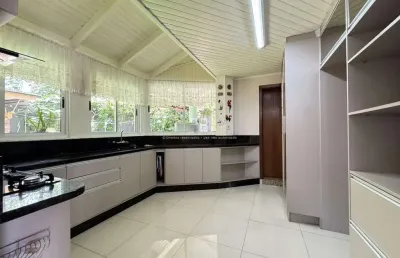 Casa com 4 quartos e comodidades exclusivas no centro de chapecó