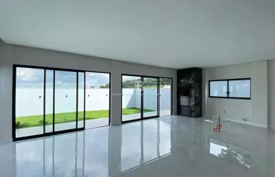 Casa nova com 3 suítes e 3 vagas de garagem à venda em chapecó