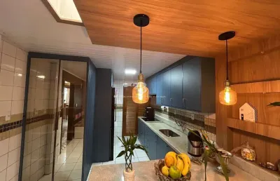 Casa com 3 quartos, suítes e área de lazer completa no centro