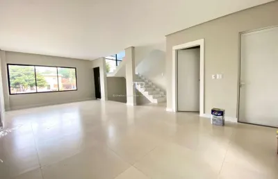 Sobrado novo com 3 quartos e hidromassagem à venda no presidente médici