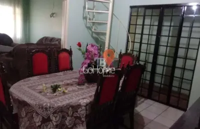 Casa com 5 quartos e ampla área, próximo ao clube campeche