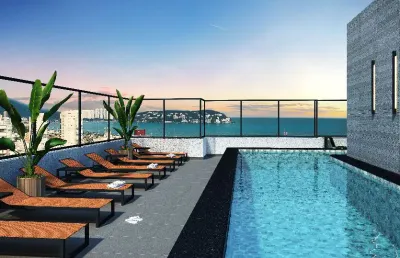 Condominio com lazer de clube e piscina na cobertura. praia da enseada - guarujá