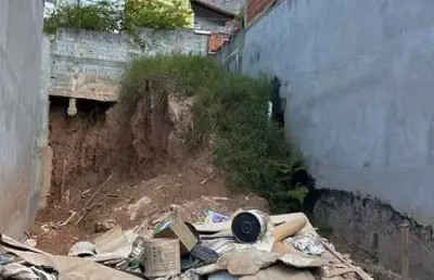 Terreno à venda na Avenida Tonico Lenci, Estância Lago Azul, Franco da Rocha