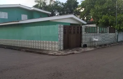 Casa de esquina,  em excelente localização para uso comercial ou residencial