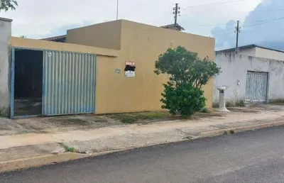 Casa em aparecida de goiânia, sozinha no lote de 360m²