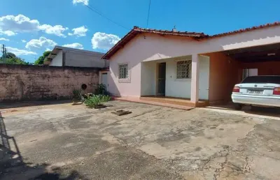 Casa à venda no parque amazonia em goiânia, com 3 quartos próximo a praça onde tem a caixa economica