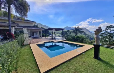Casa de alto padrão em manga larga para locação, com uma vista espetacular