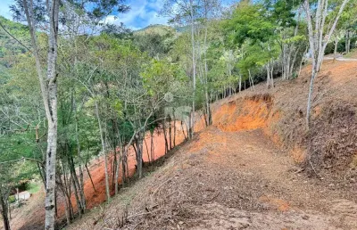Terreno em secretário, dentro de condomínio com uma topografia excelente