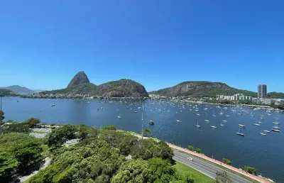 Luxuoso apartamento com vista panorâmica de 180° para a enseada de botafogo, pão de açúcar e cristo