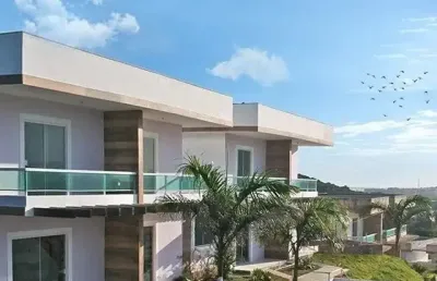 Casas duplex 1ª locação com 2 qts( r$ 330.000) e 3 qts (r$ 400.000)  próximas à praia do peró