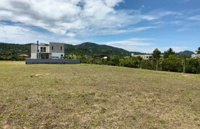 Viva com exclusividade em um condomínio de alto padrão em garopaba!