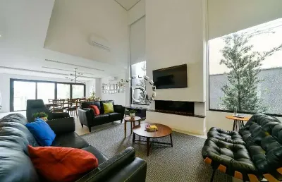 Casa em condomínio fechado com 4 quartos para alugar na avenida juca batista, 9000, belém novo, porto alegre por r$ 17.000
