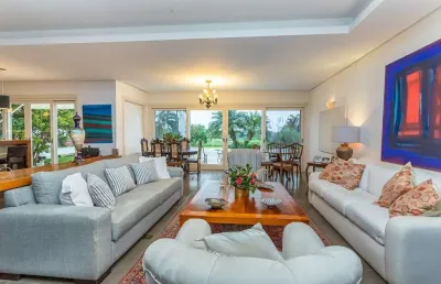Casa em condomínio fechado com 2 quartos à venda na avenida juca batista, 8000, belém novo, porto alegre por r$ 2.000.000