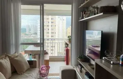Apartamento novo a 600m do metrô com varanda ampla fechada em vidro.