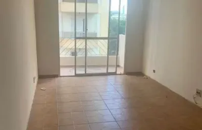 Apartamento amplo a 700metros do metrô em rua arborizada!