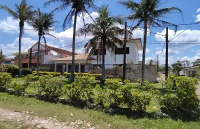 Amplo imóvel frente ao mar – 5 dormitórios, piscina e terreno de 814m²