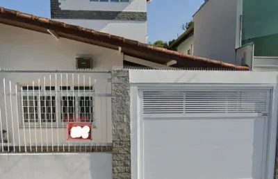 Excelente imóvel disponível para locação, situado em região estratégica, próximo a comércios, escolas, transporte e serviços essenciais. espaço versátil, perfeito para quem busca conforto residencial