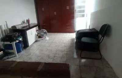 Casa com 2 quartos para alugar no Centro, Poá 