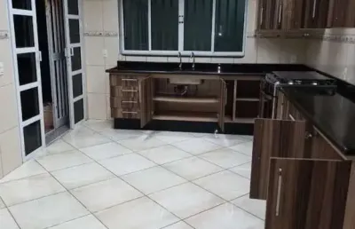 Casa a venda com 3 dormitórios, sendo 1 suite,  2 vagas,  em parque santa laura por r$ 530.000.  imóvel residencial em ferraz de vasconcelos/sp.