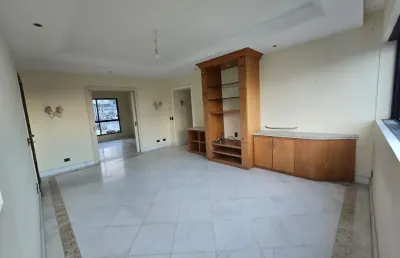 Apto centenário 4/4 sendo duas suítes, sala em 2 ambientes, cozinha, área de serviço com dependência completa.