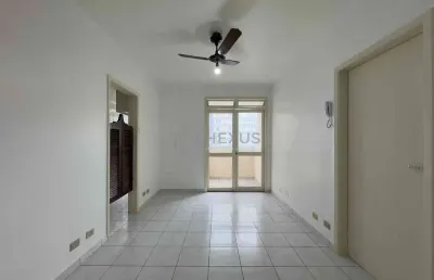 Apartamento com varanda e vista livre a uma quadra da praia das pitangueiras de 3 quartos (1 suíte)