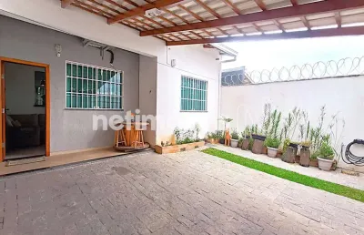 Casa com 2 quartos à venda na Rua das Quaresmeiras, Vila Verde, Betim