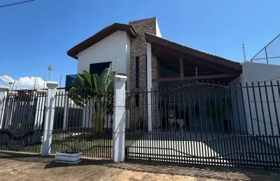 Sensacional sobrado, com localização privilegiada, próximo de mercados, bancos e principais avenidas , local seguro, com espaço de garagem para 6 carros