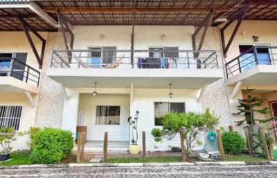 Casa dúplex em condomínio fechado 3 quartos . buraquinho