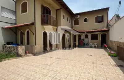 Sobrado à venda no jardim aricanduva, com 3 dormitórios, 1 suíte e 5 vagas. quintal grande com churrasqueira e forno de pizza.