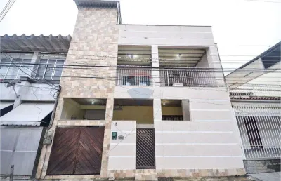 Excelente casa bi familiar, 4 quartos sendo 1 suíte, portuguesa. com garagem. próxima a comércio e condução.