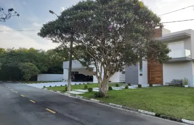 Casa incrível com  vista espetacular para represa e parque!