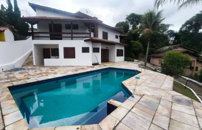 Bela casa com piscina em um dos melhores condomínios de mairiporã, com acesso a represa!