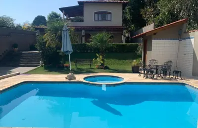 Belíssima casa à venda  em condomínio - oportunidade !!