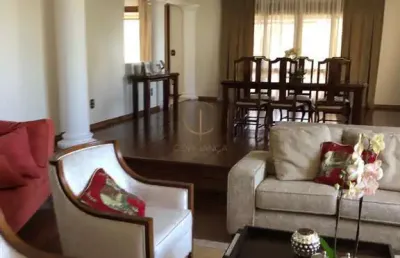 Apartamento  01 por andar , 04 dormitórios (sendo 02 suítes) e 03 vagas garagem