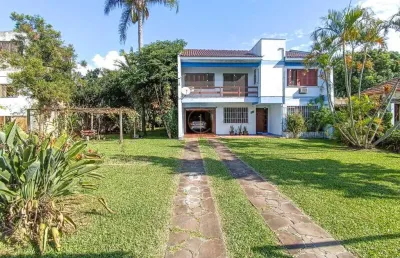 Excelente sobrado em 02 terrenos, com área construída de 176,65m² no bairro niterói
