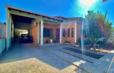 Casa térrea com 4 dormitórios ( duas suítes )  e piscina no igara