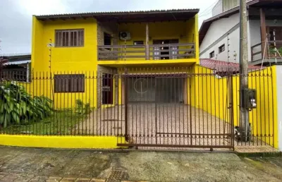 Sobrado com 04 dormitórios, sendo 01 suíte, no moinhos de vento em canoas