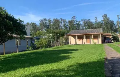 Casa térrea 03 dormitórios, 02 vagas para veículo em  terreno 1.026m2