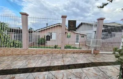 Casa 03 dormitórios , 02 vagas para veículos e anexo nos fundos