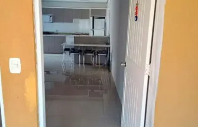 Casa térrea em condomínio, 03 dormitórios e 03 vagas para veículos  no bairro rio branco